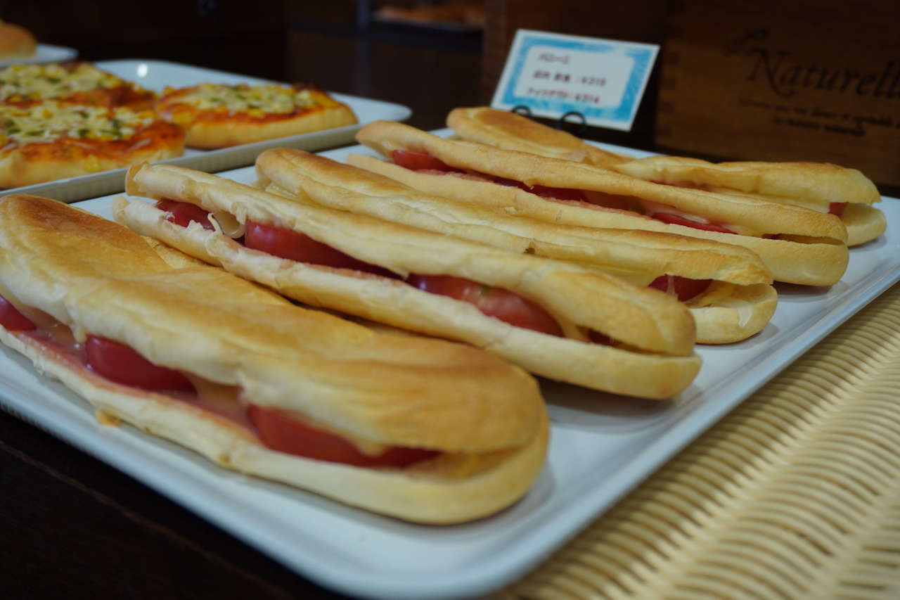 Kakinogou Kudoyama Road Station Original Bread Made with Local Specialty Persimmons